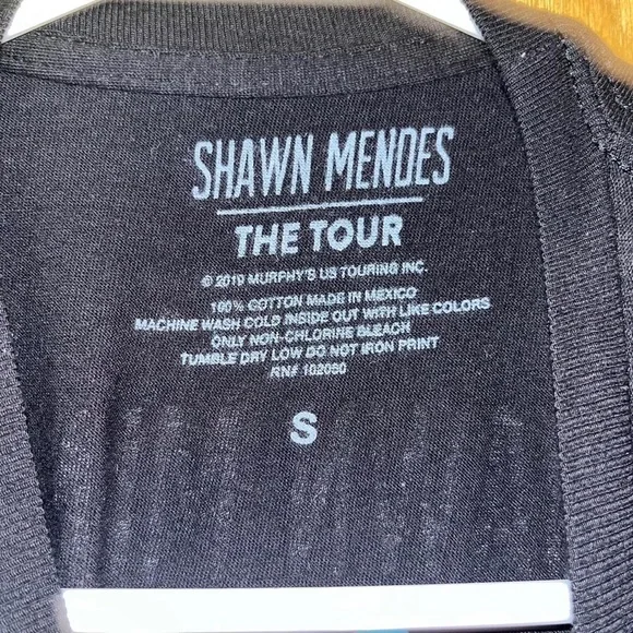 Shawn Mendes 2019 Tour Black Rose Shirt- Size Small - Picture 4 of 4